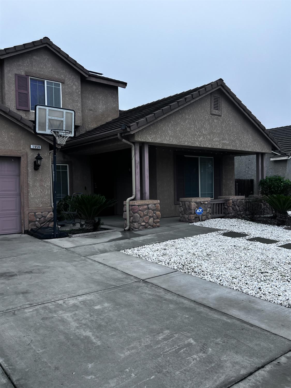 1950 W Rio Hondo Way, Hanford, CA 93230