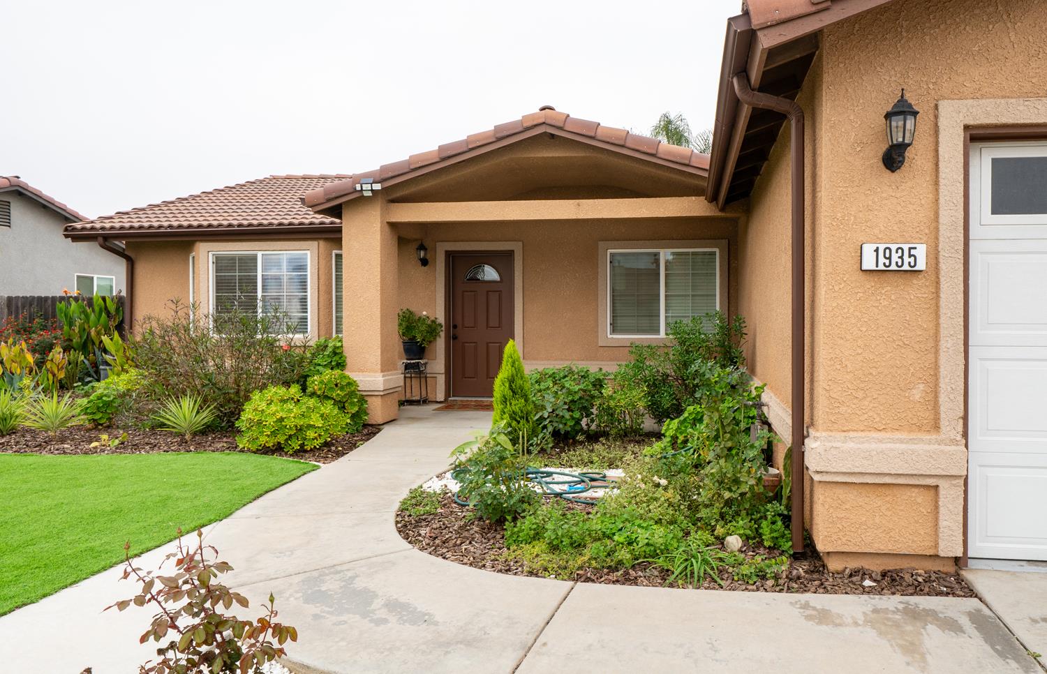 1935 Madison Dr, Madera, CA 93638