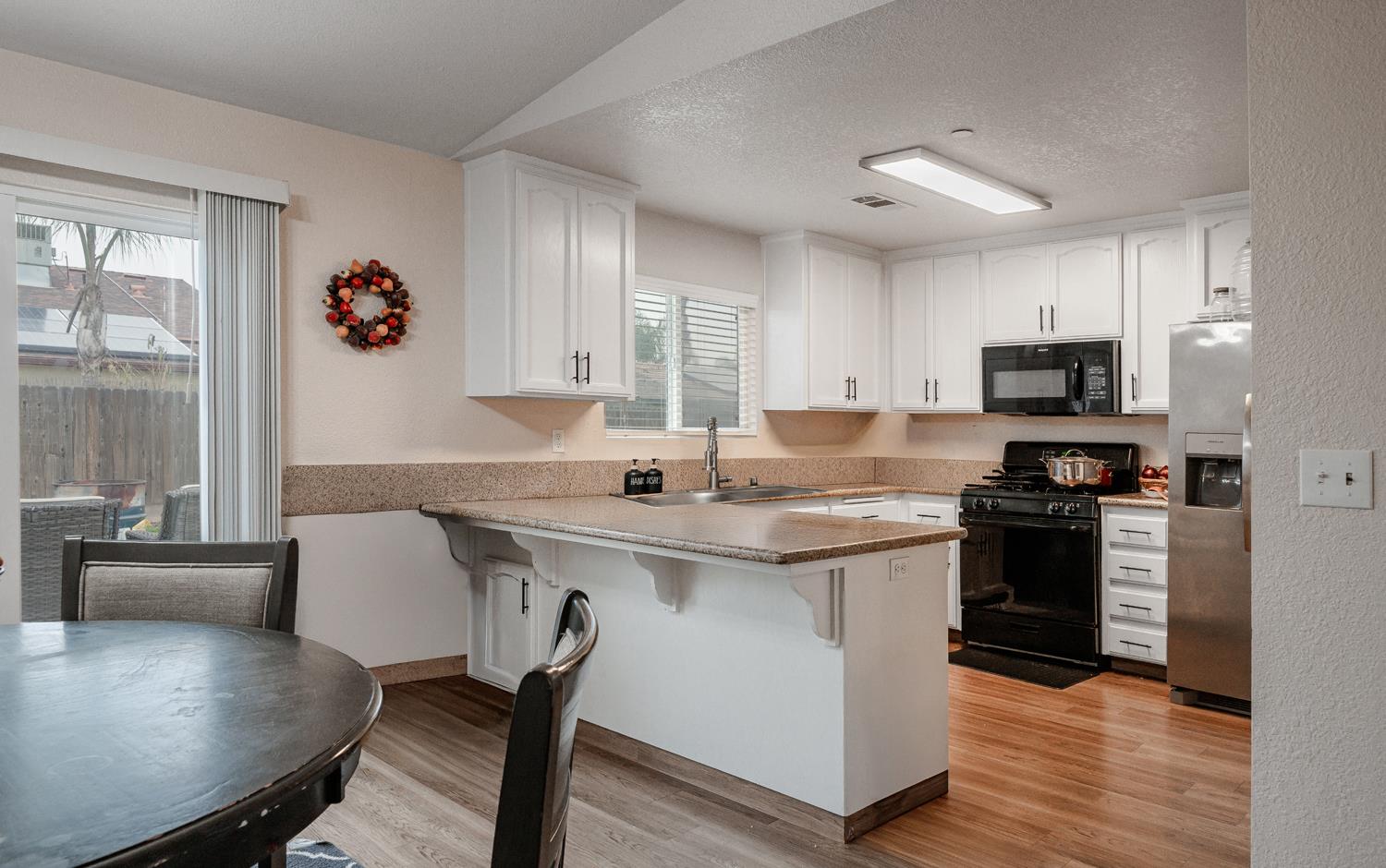 1935 Madison Dr, Madera, CA 93638