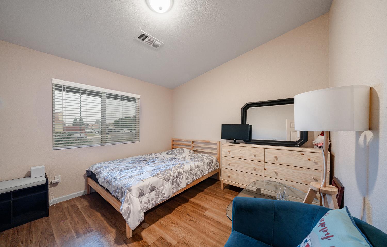 1935 Madison Dr, Madera, CA 93638