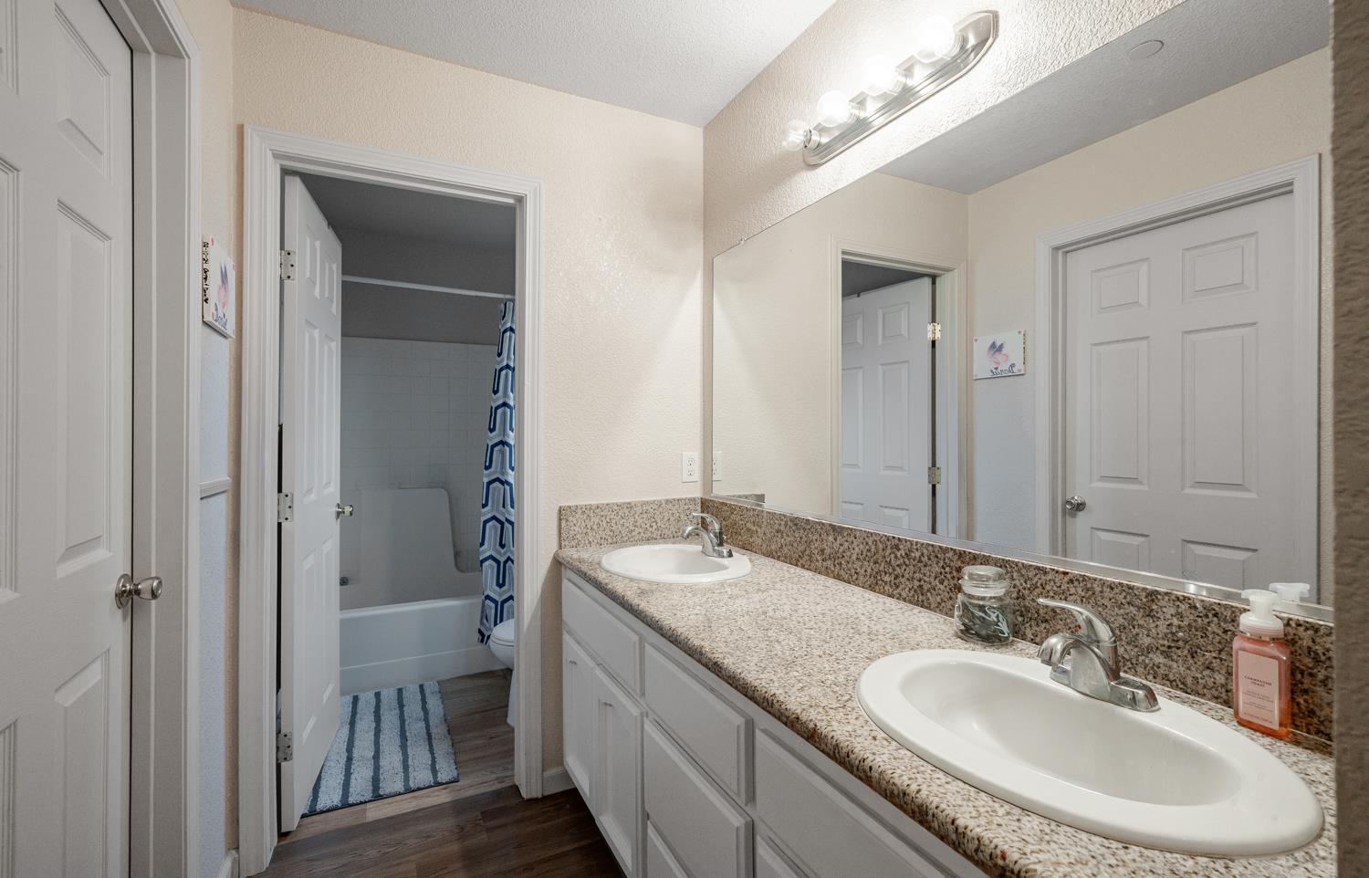 1935 Madison Dr, Madera, CA 93638