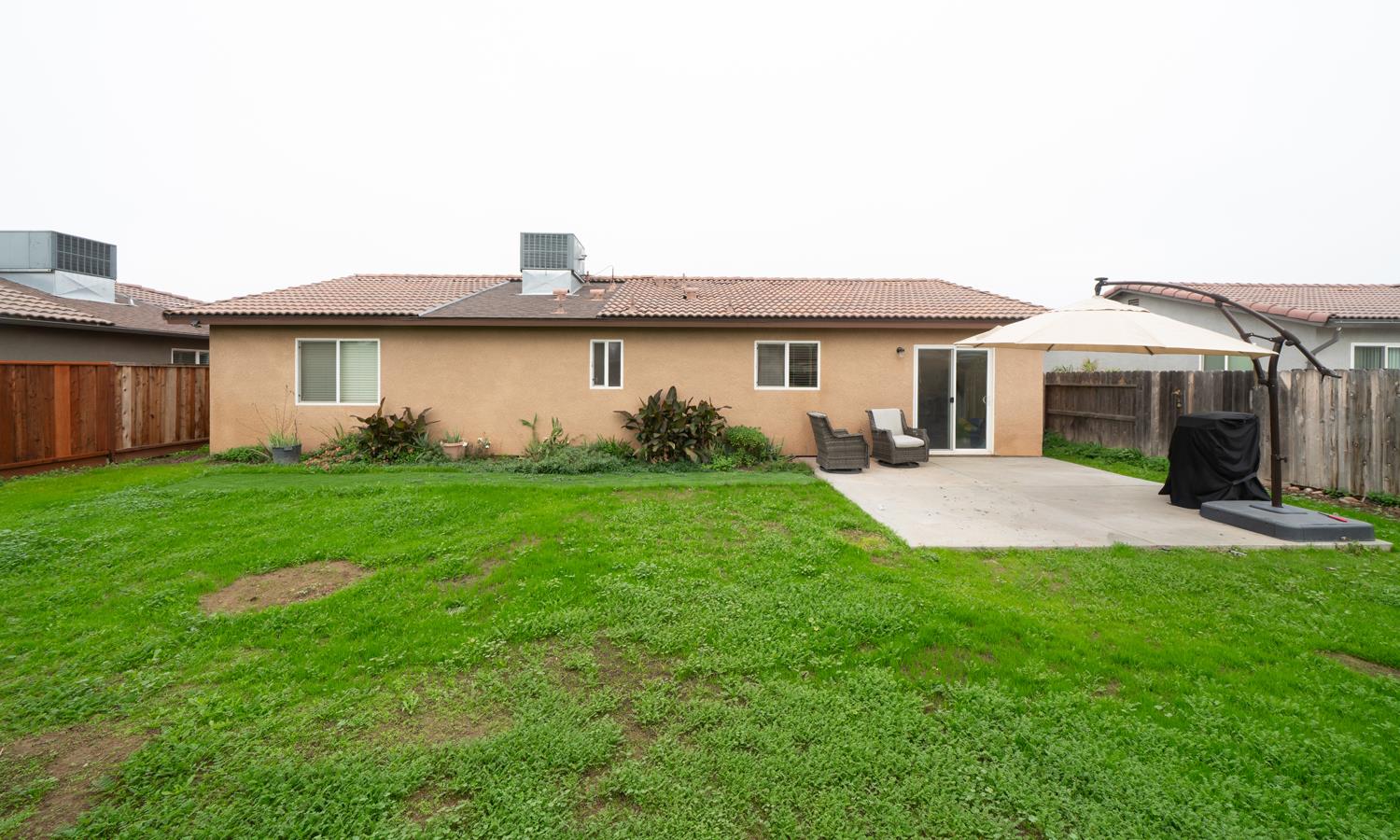 1935 Madison Dr, Madera, CA 93638