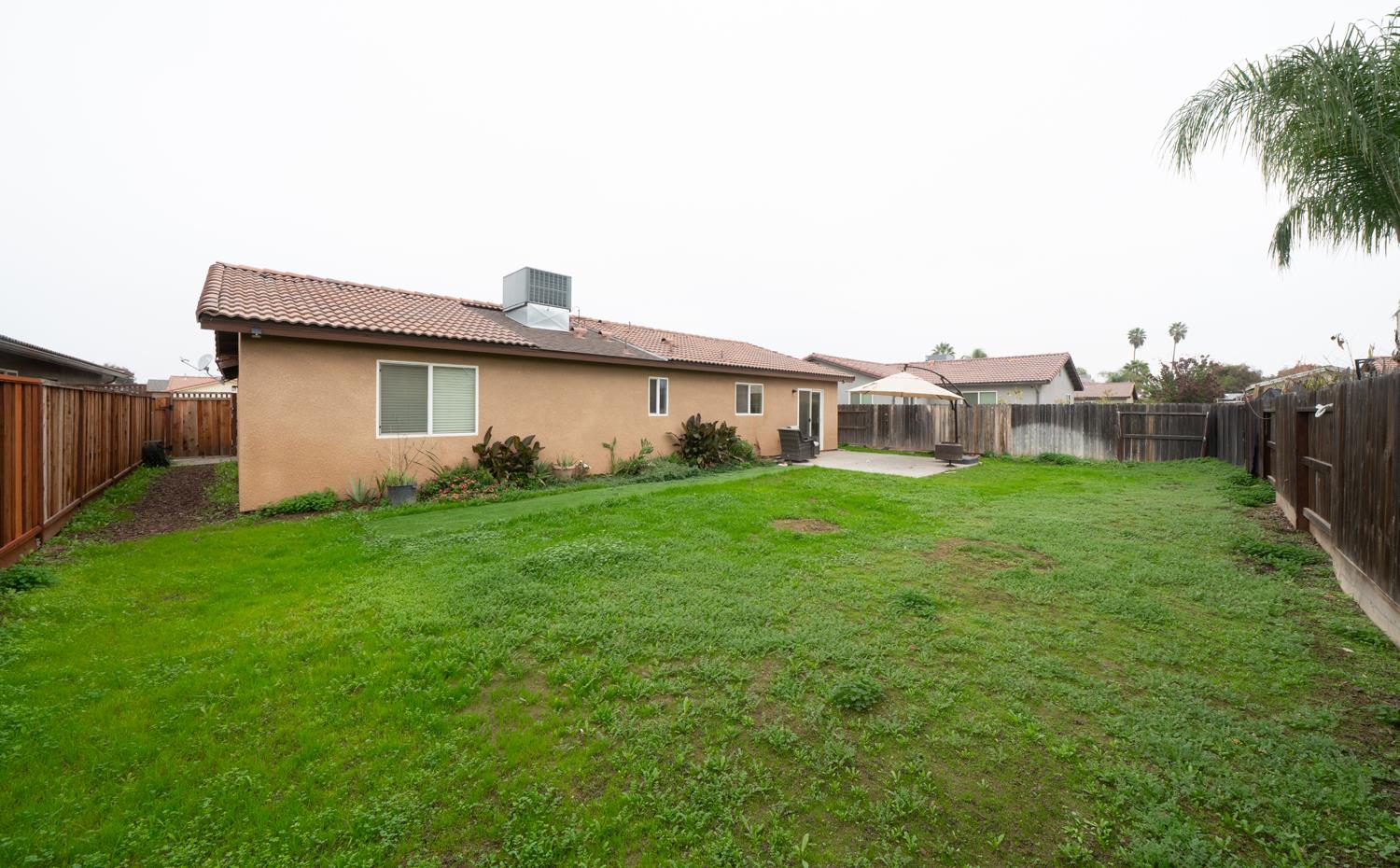 1935 Madison Dr, Madera, CA 93638