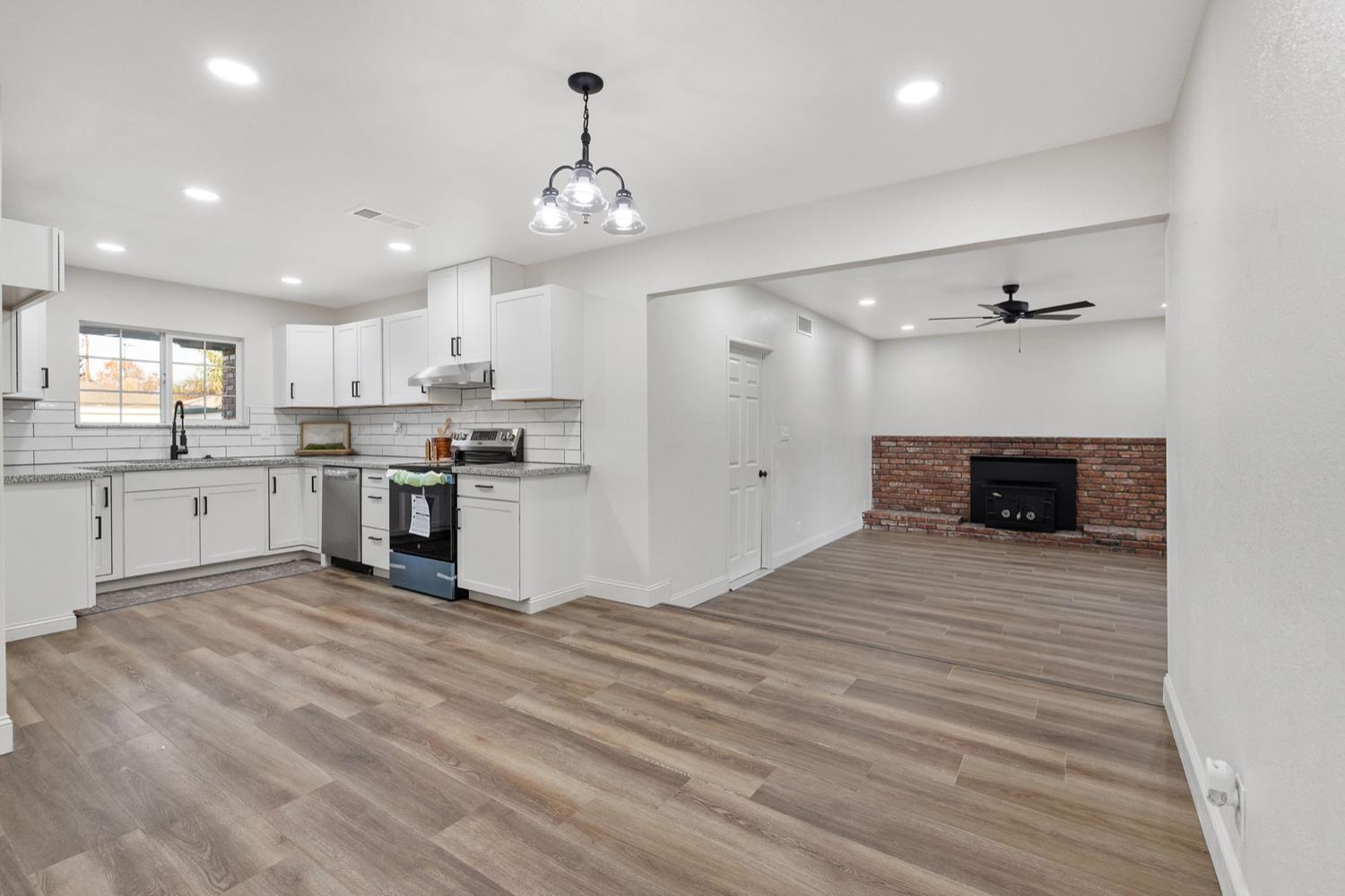 552 W Rialto Ave, Clovis, CA 93612