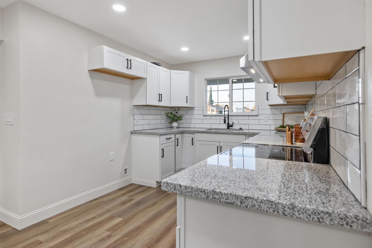 552 W Rialto Ave, Clovis, CA 93612