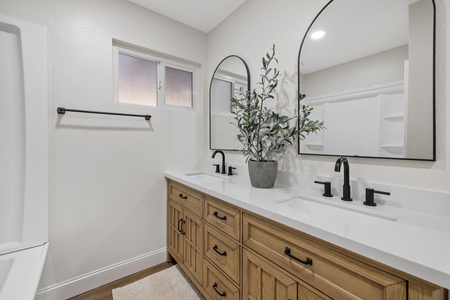 552 W Rialto Ave, Clovis, CA 93612