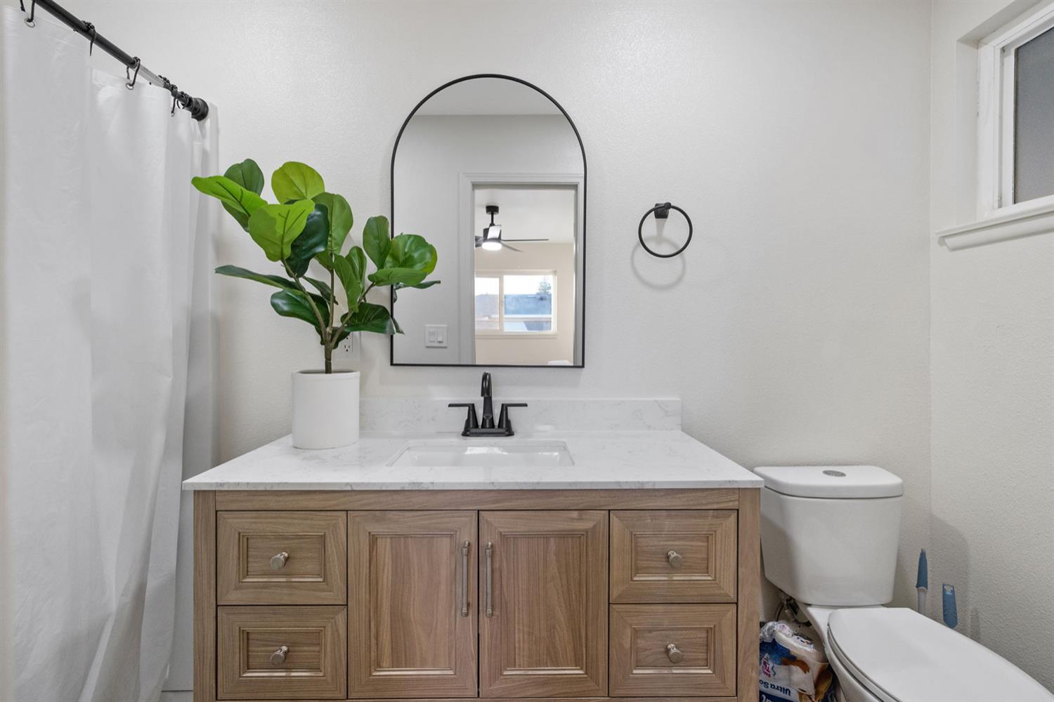 552 W Rialto Ave, Clovis, CA 93612