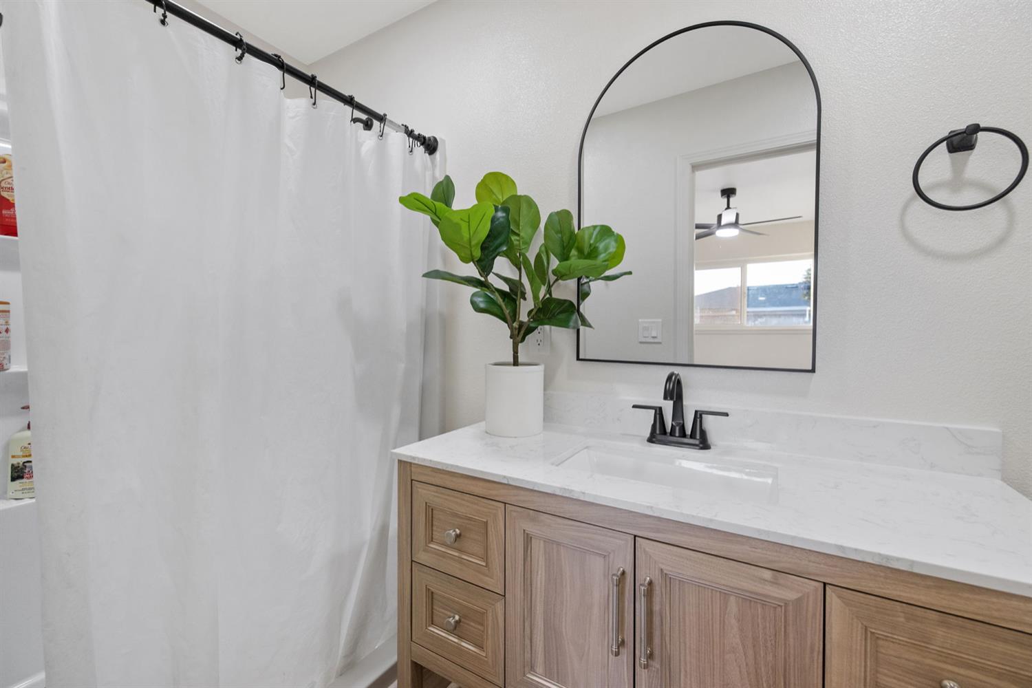 552 W Rialto Ave, Clovis, CA 93612