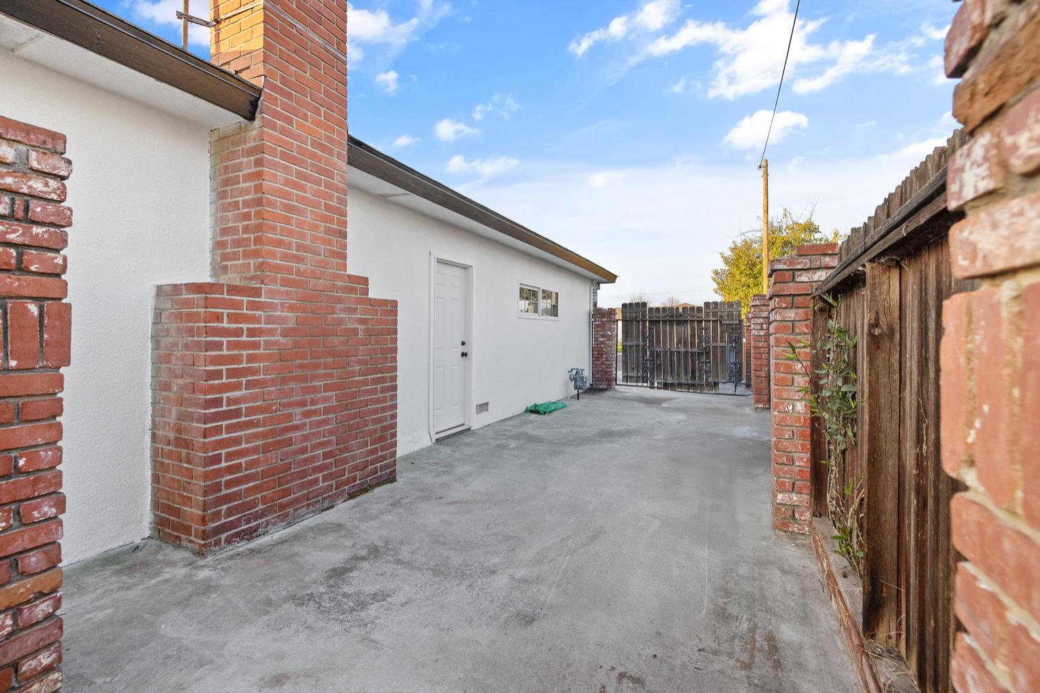 552 W Rialto Ave, Clovis, CA 93612