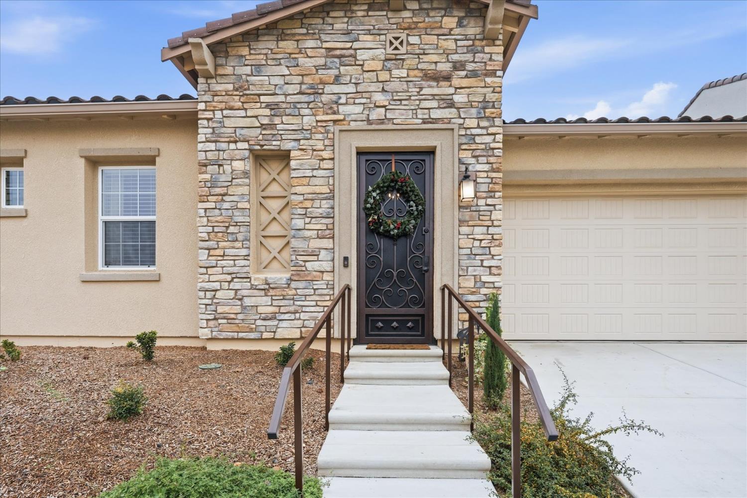 668 Rock Crest Ave, Madera, CA 93636