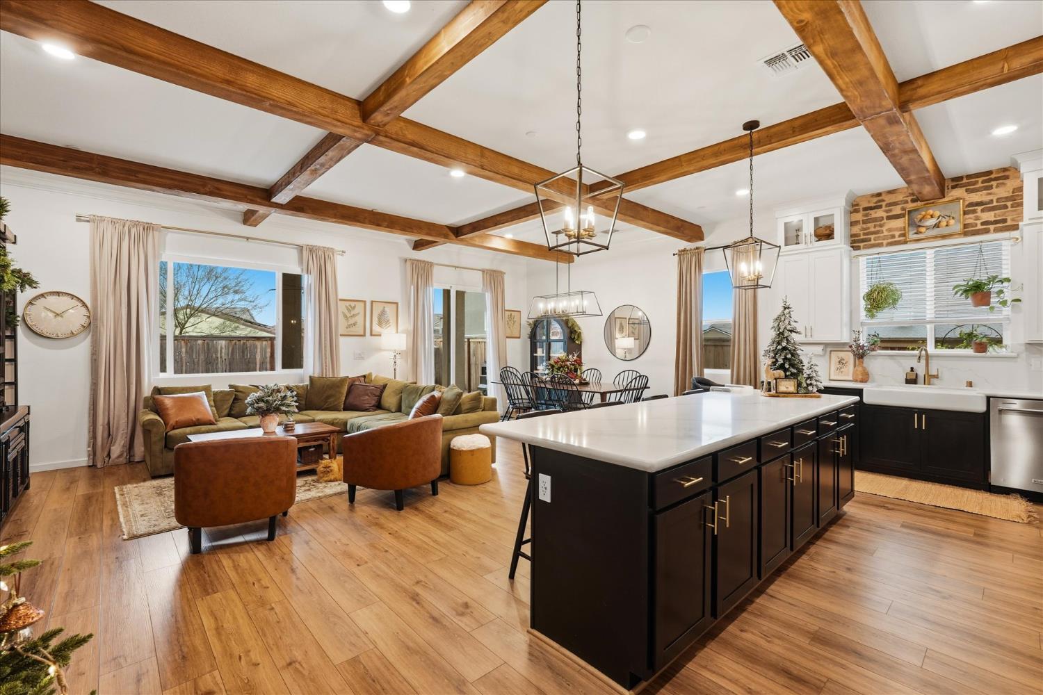 668 Rock Crest Ave, Madera, CA 93636