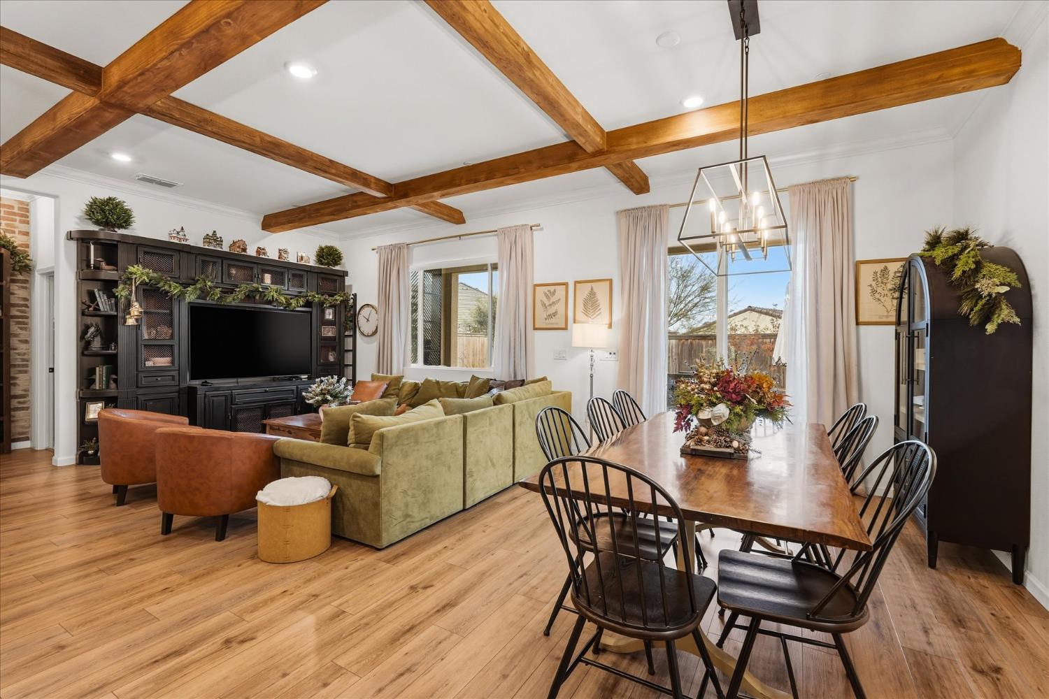 668 Rock Crest Ave, Madera, CA 93636