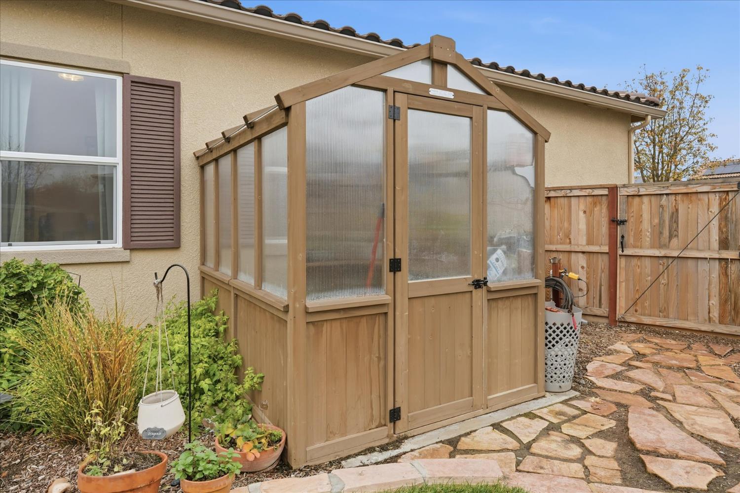 668 Rock Crest Ave, Madera, CA 93636