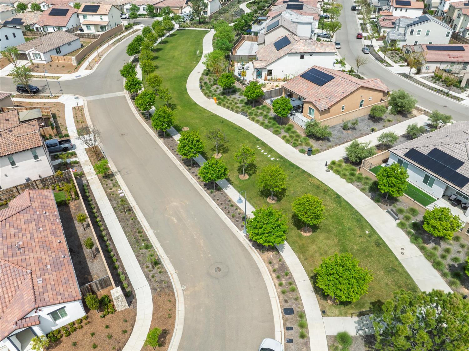 668 Rock Crest Ave, Madera, CA 93636