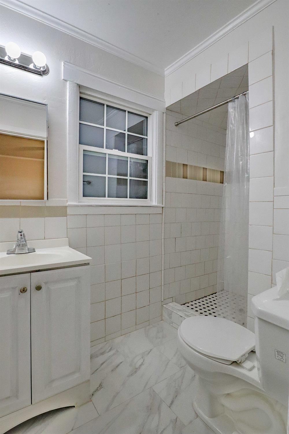 4121 N Palm Ave, Fresno, CA 93704