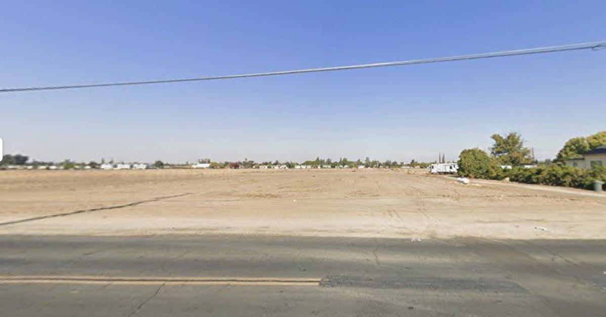 2046 E Goshen Ave, Visalia, CA 93292