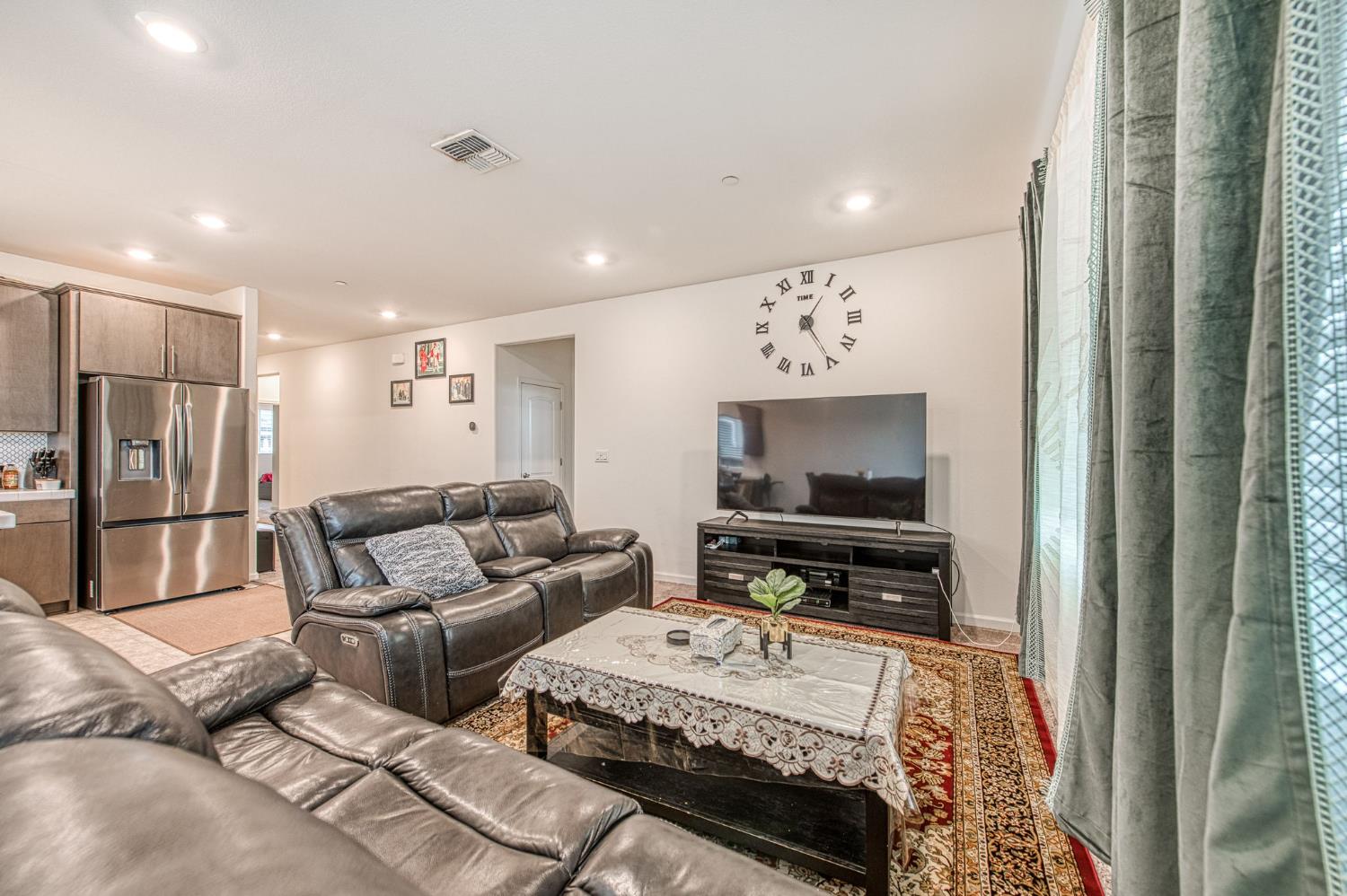 3597 Pacifica Dr, Madera, CA 93637