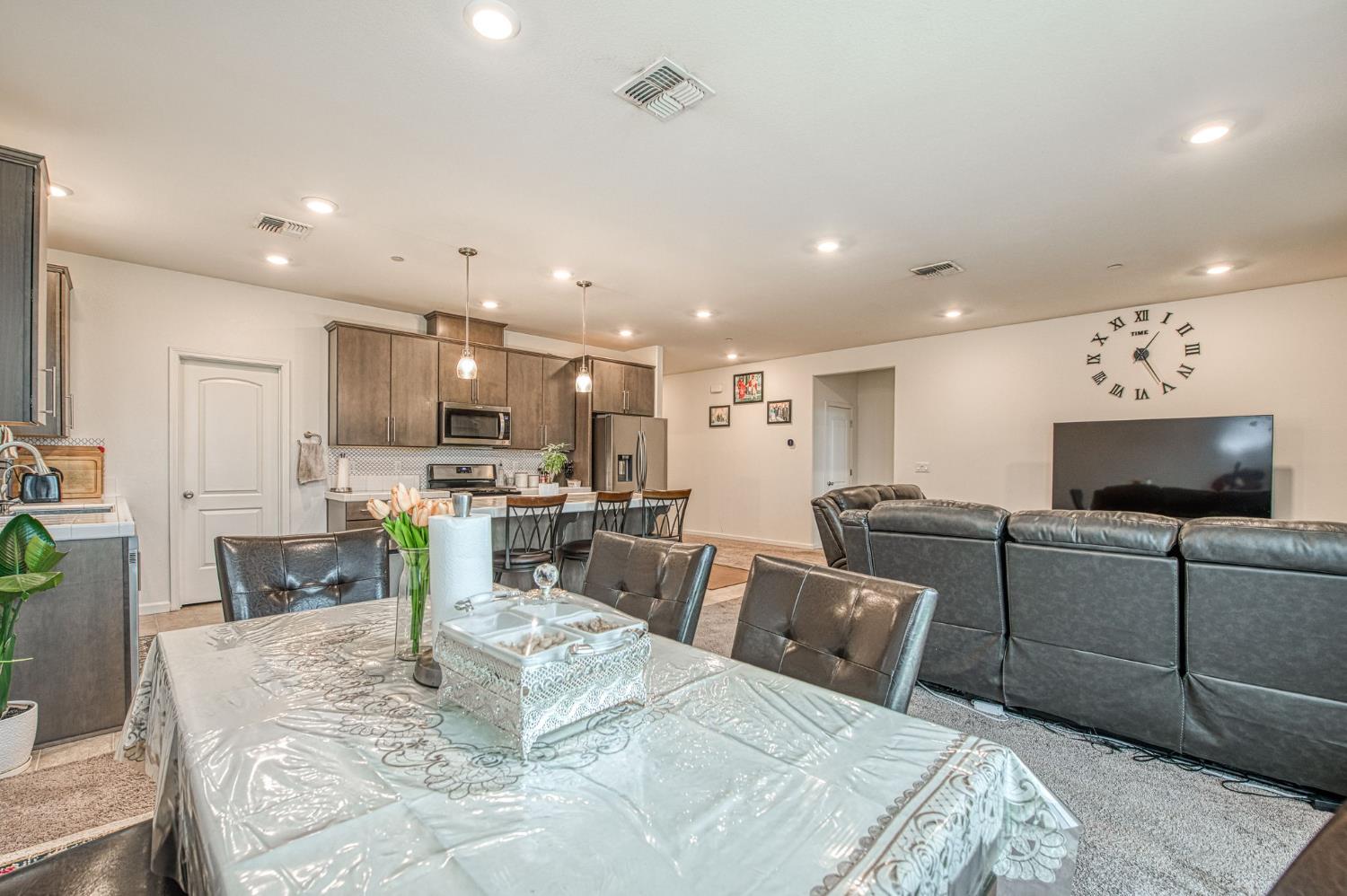 3597 Pacifica Dr, Madera, CA 93637