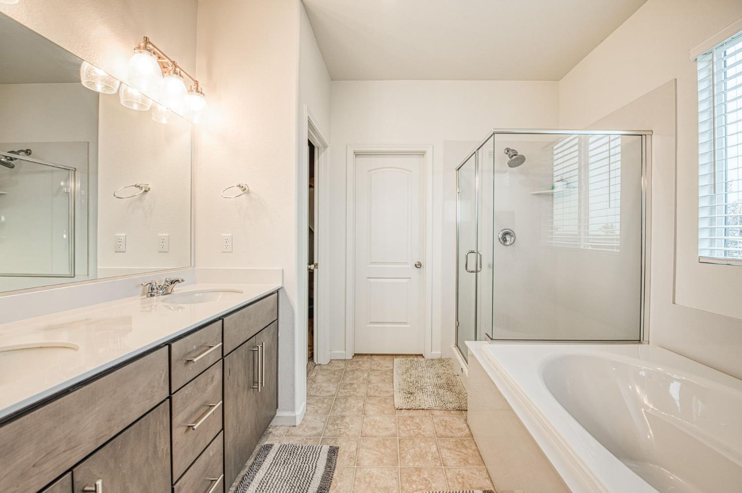 3597 Pacifica Dr, Madera, CA 93637