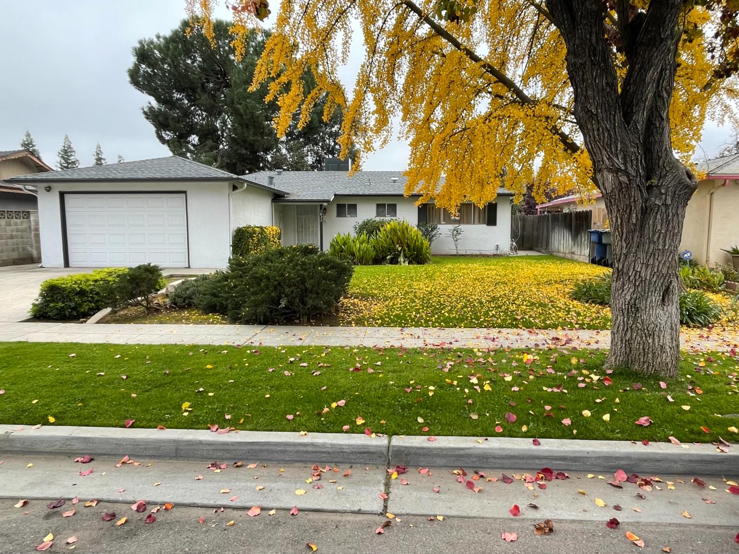 3031 W Fairmont Ave W, Fresno, CA 93722