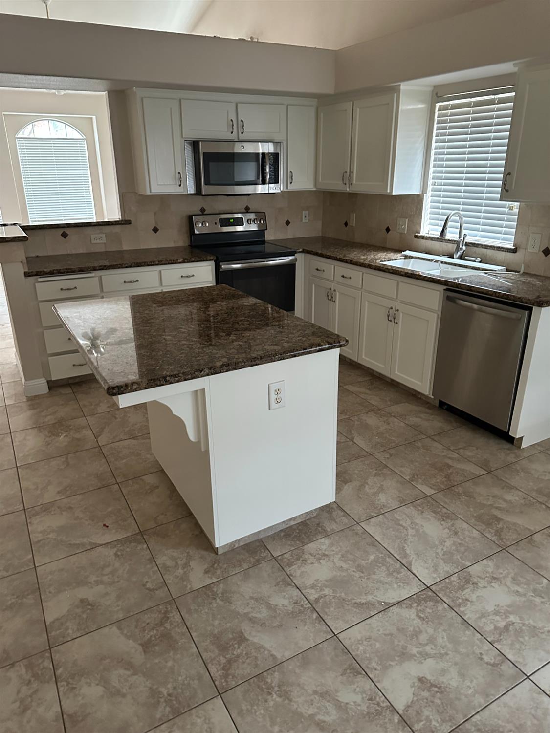 9929 N Price Ave, Fresno, CA 93720