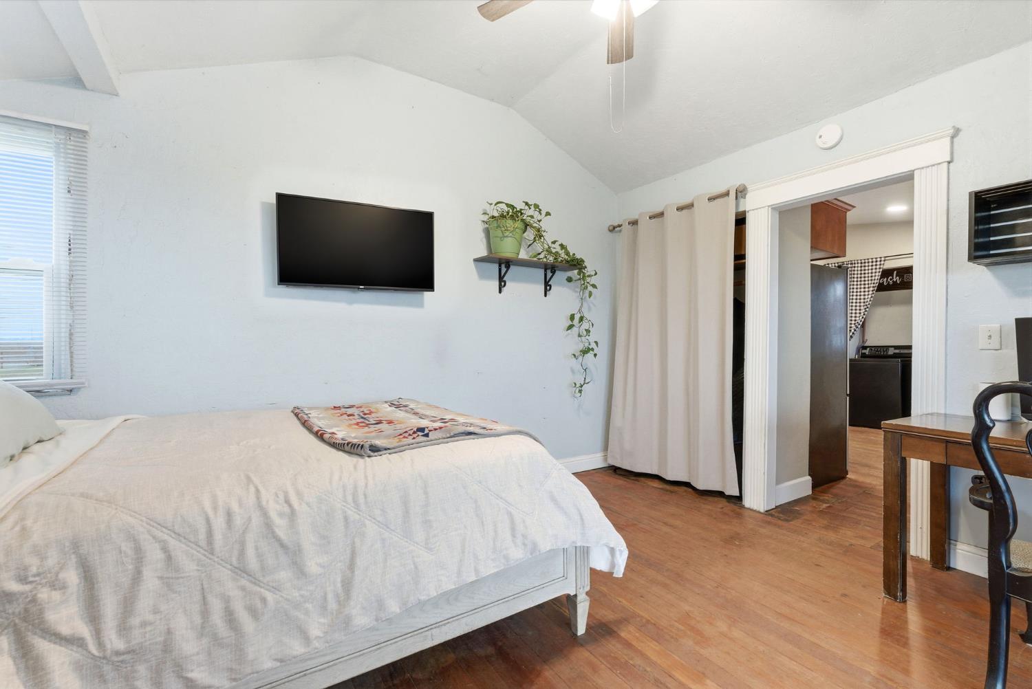 9547 Iona, Hanford, CA 93230