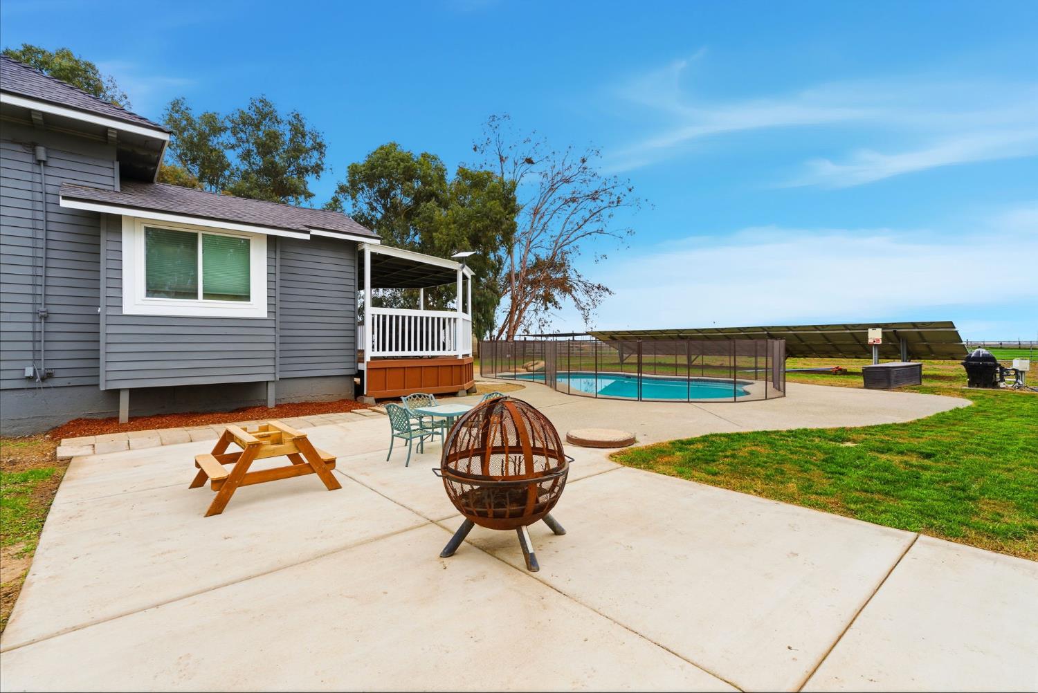 9547 Iona, Hanford, CA 93230