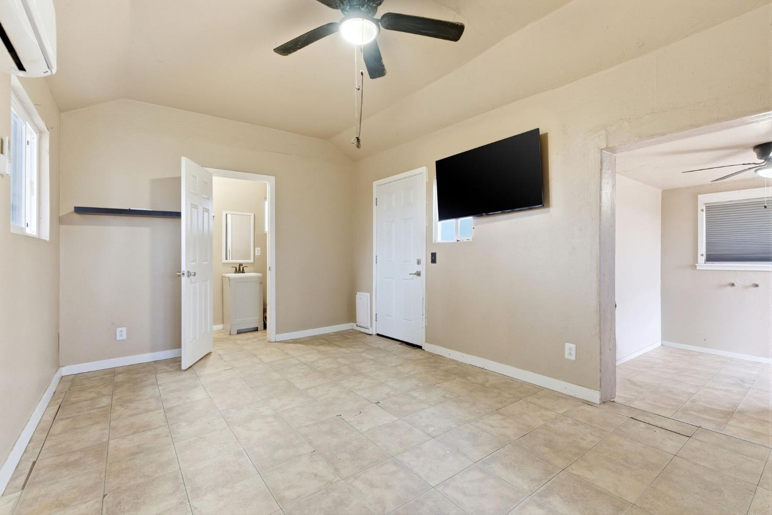 9547 Iona, Hanford, CA 93230