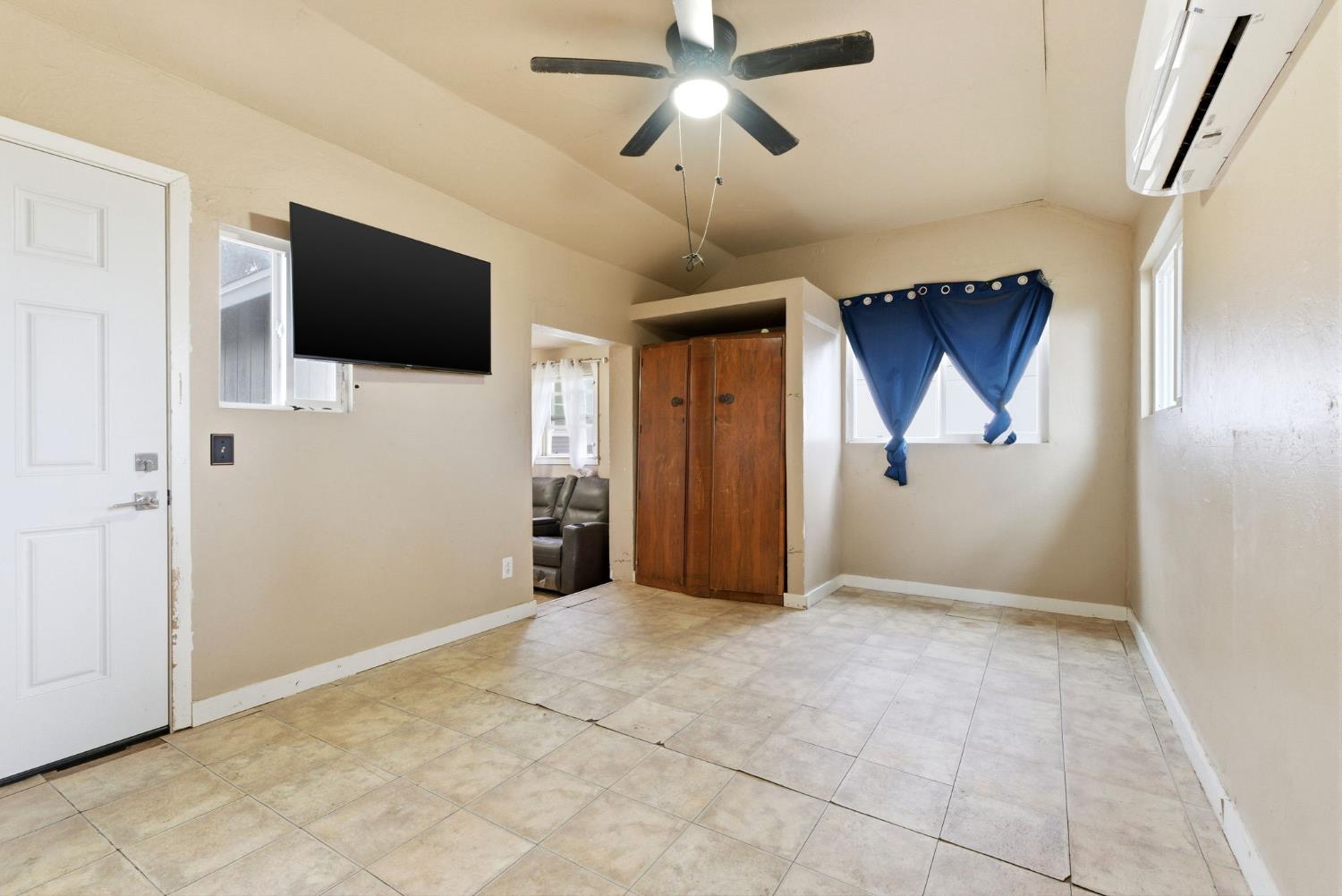 9547 Iona, Hanford, CA 93230