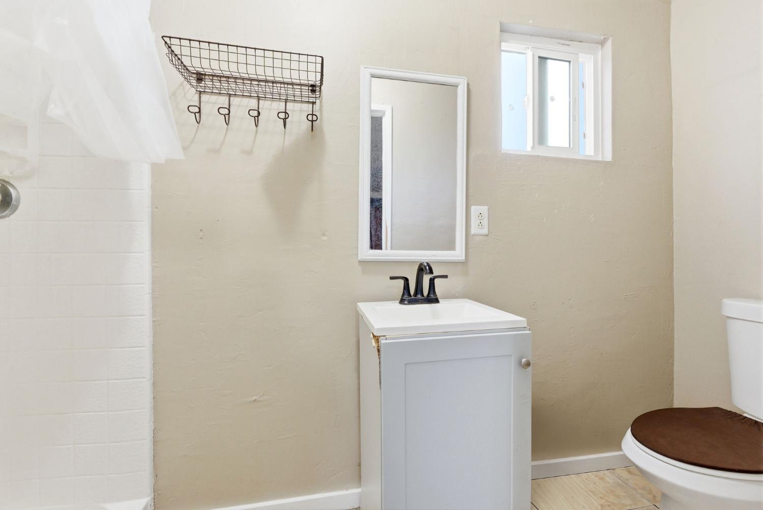 9547 Iona, Hanford, CA 93230