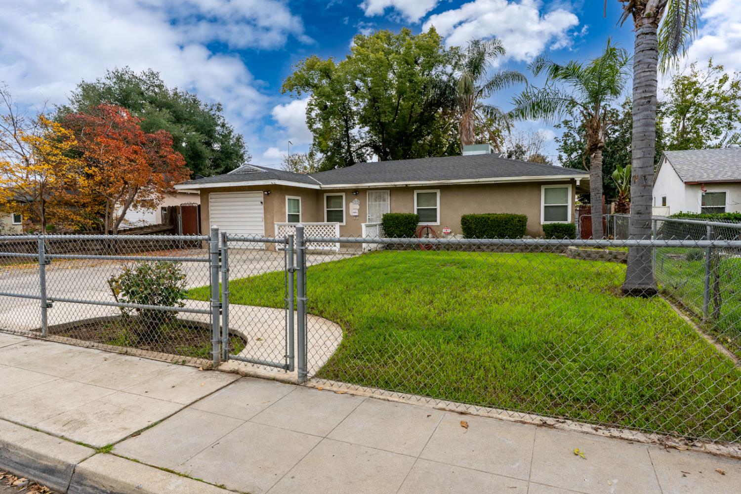 1212 E Saginaw Way, Fresno, CA 93704