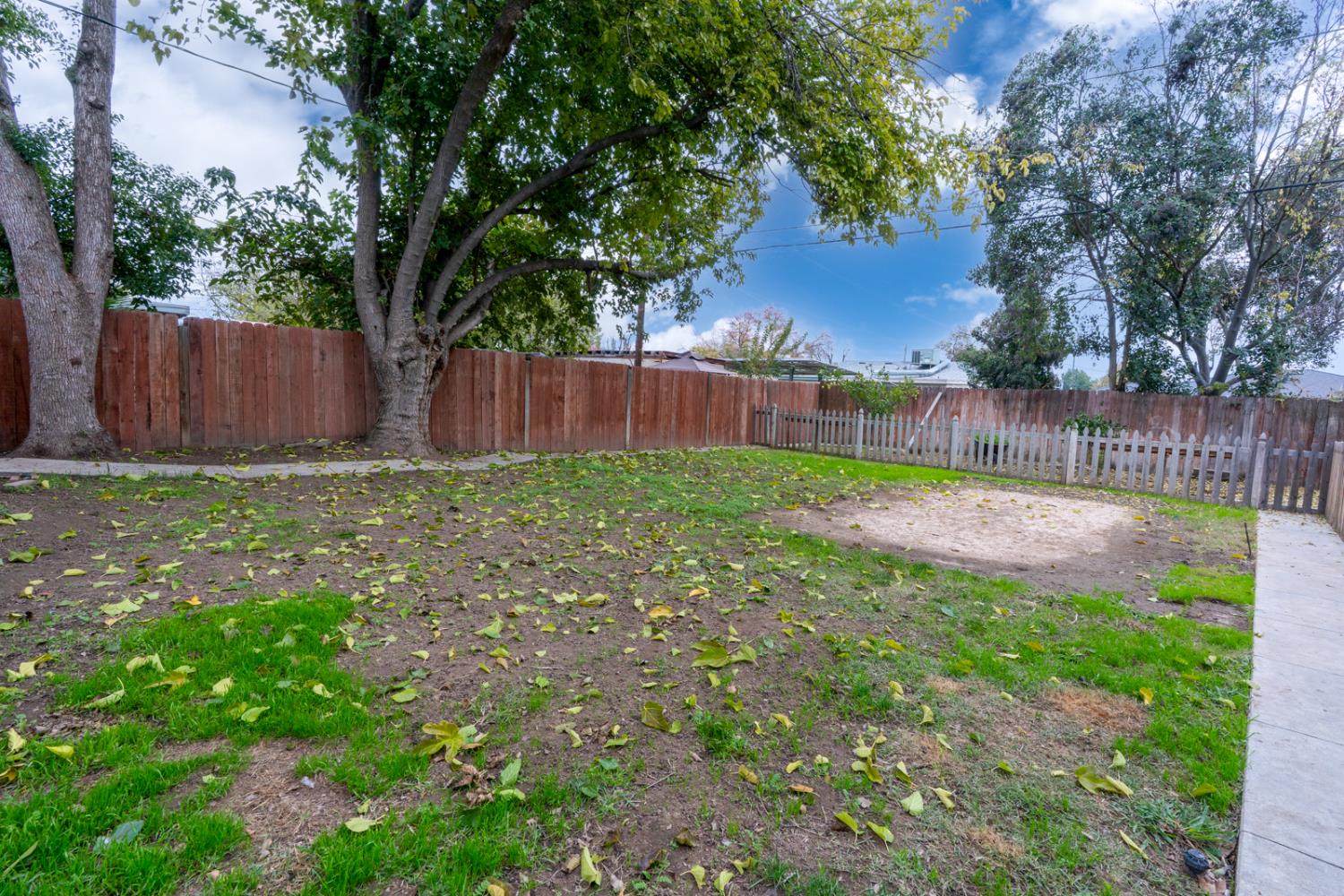 1212 E Saginaw Way, Fresno, CA 93704