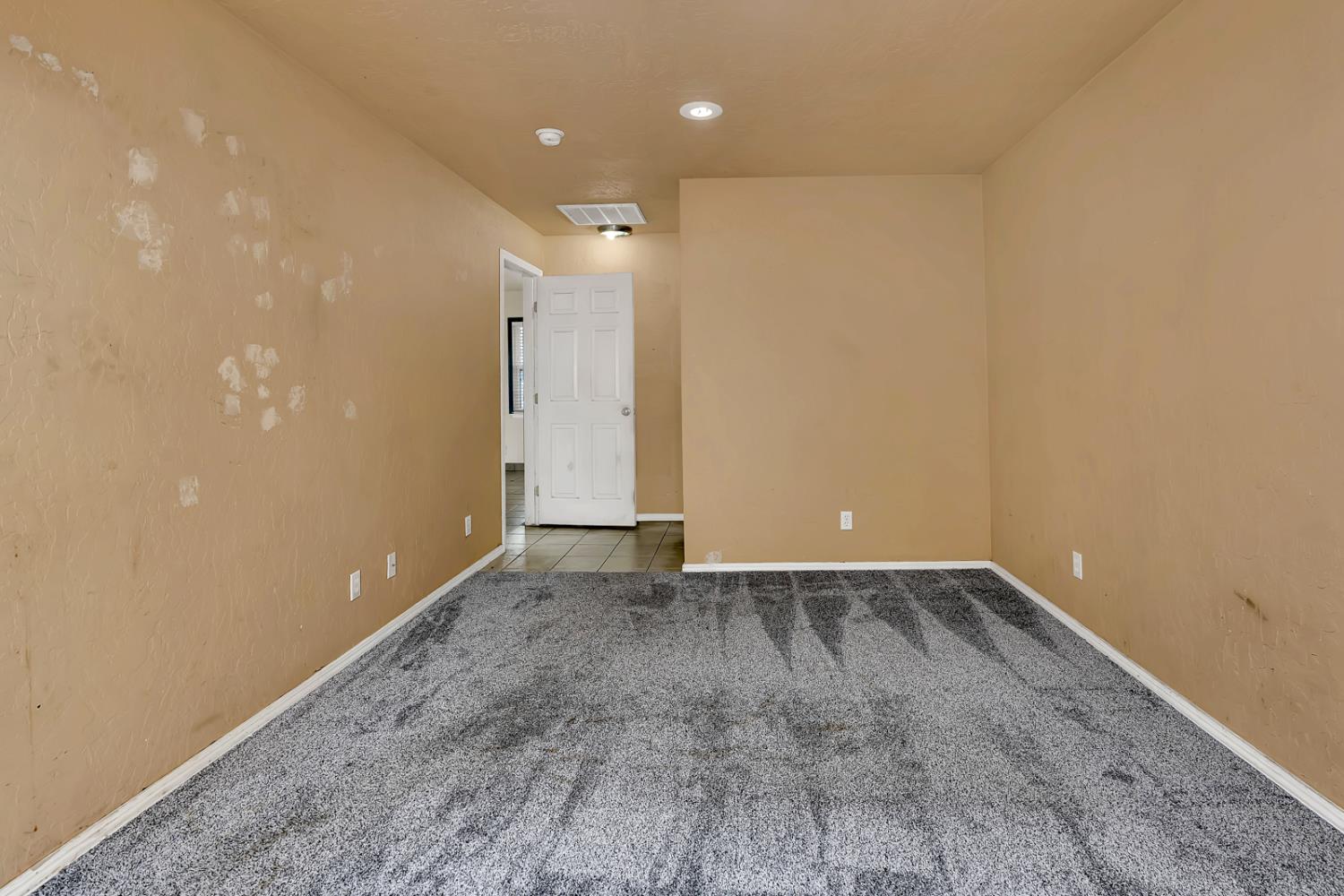 1212 E Saginaw Way, Fresno, CA 93704