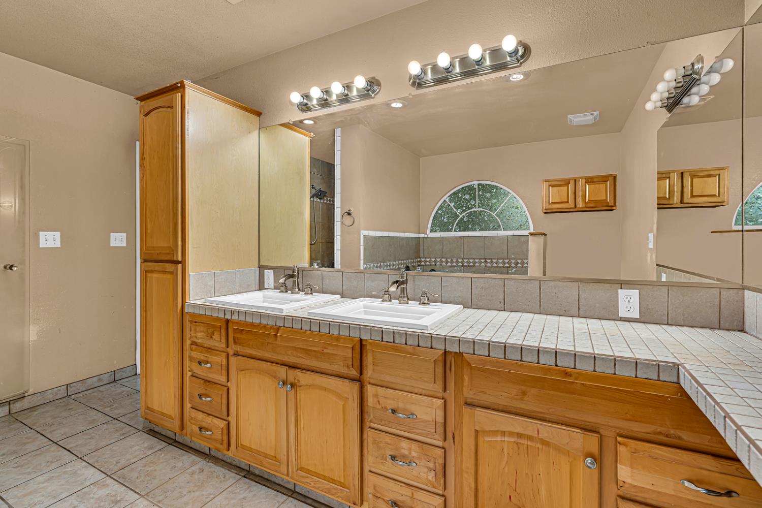 1212 E Saginaw Way, Fresno, CA 93704