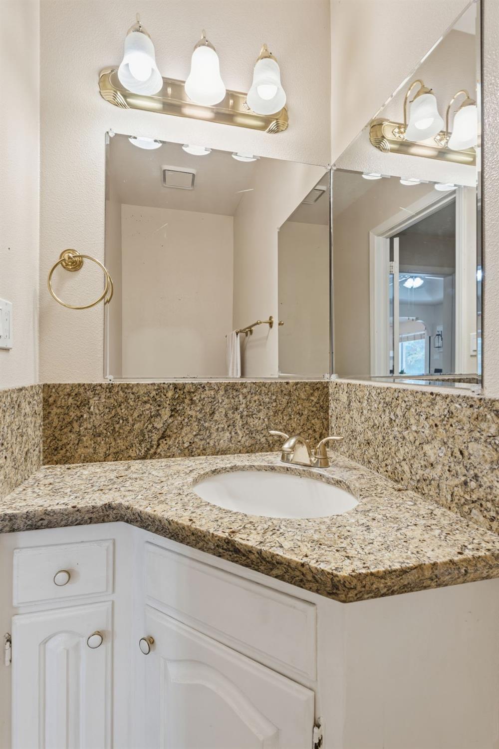 375 W Hagler Ave, Fresno, CA 93711