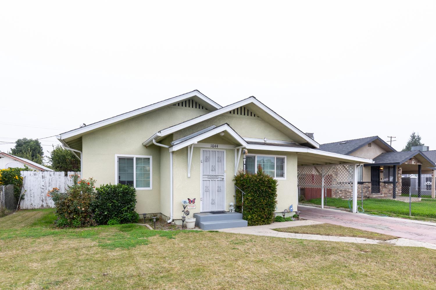 1044 S Hope Ave, Reedley, CA 93654