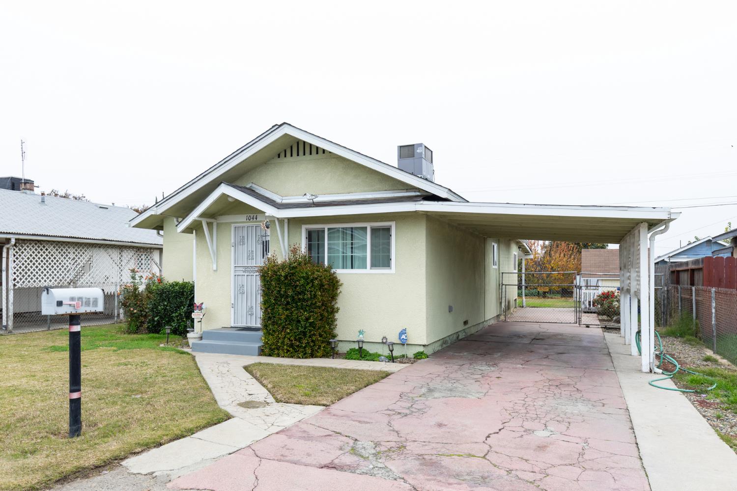 1044 S Hope Ave, Reedley, CA 93654