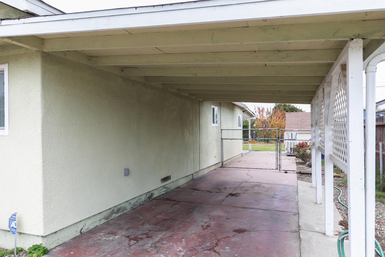 1044 S Hope Ave, Reedley, CA 93654