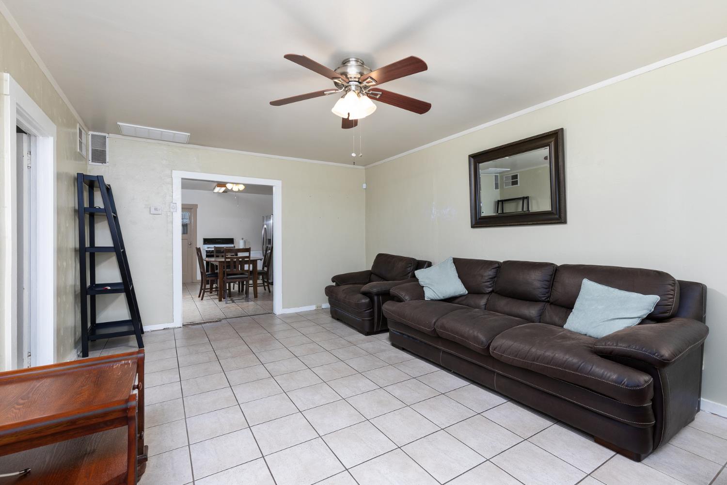 1044 S Hope Ave, Reedley, CA 93654