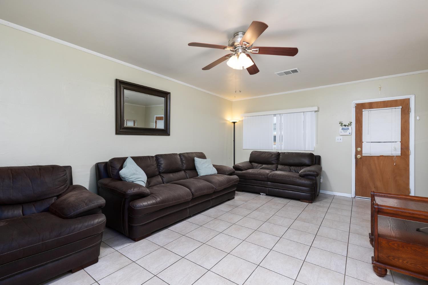 1044 S Hope Ave, Reedley, CA 93654