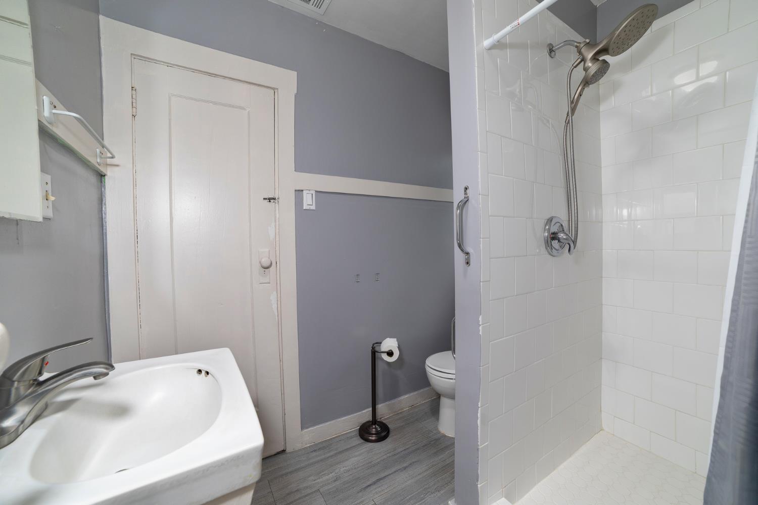 1044 S Hope Ave, Reedley, CA 93654