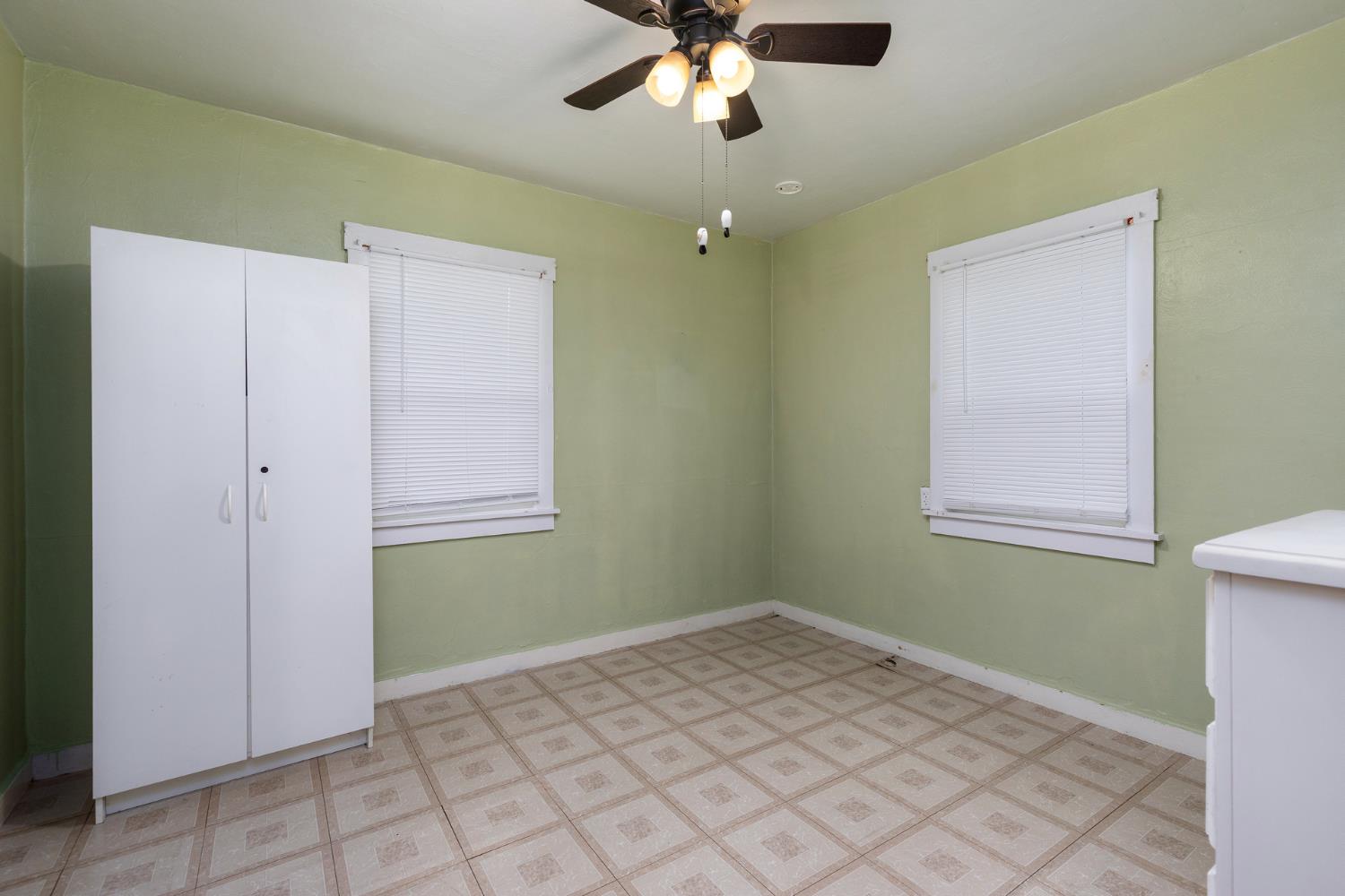 1044 S Hope Ave, Reedley, CA 93654