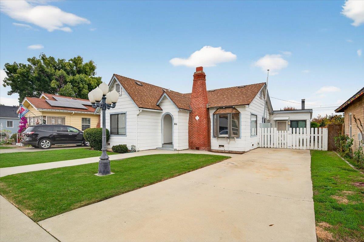 311 S K St, Madera, CA 93637