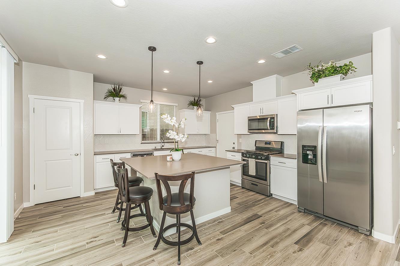 4085 N Sandrini Ave, Fresno, CA 93723