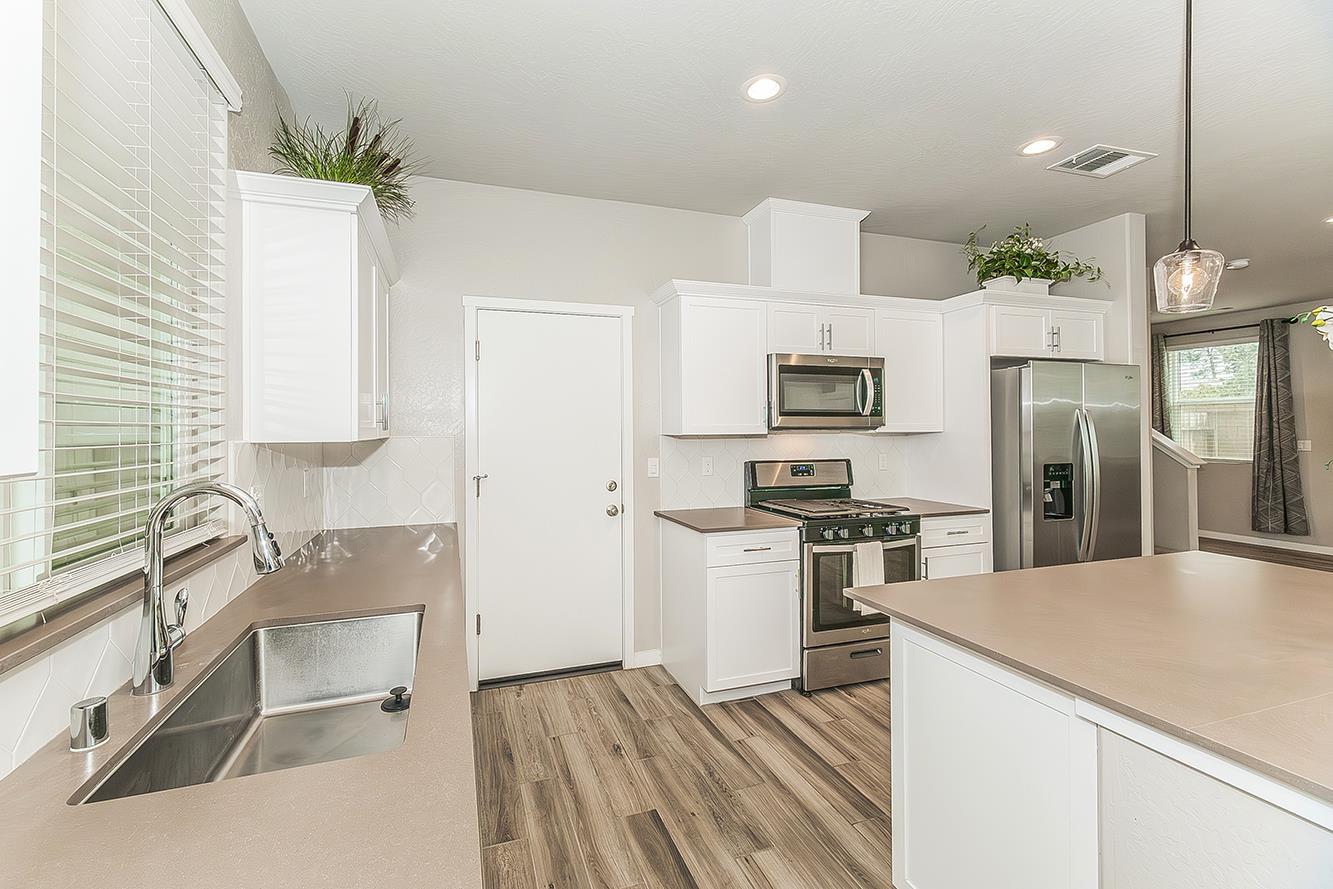 4085 N Sandrini Ave, Fresno, CA 93723