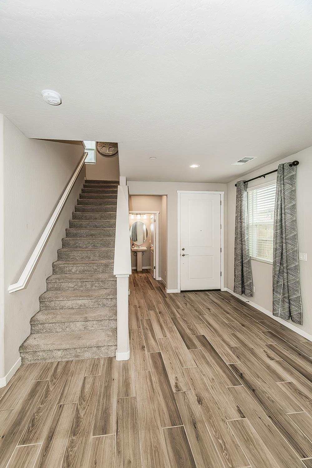 4085 N Sandrini Ave, Fresno, CA 93723