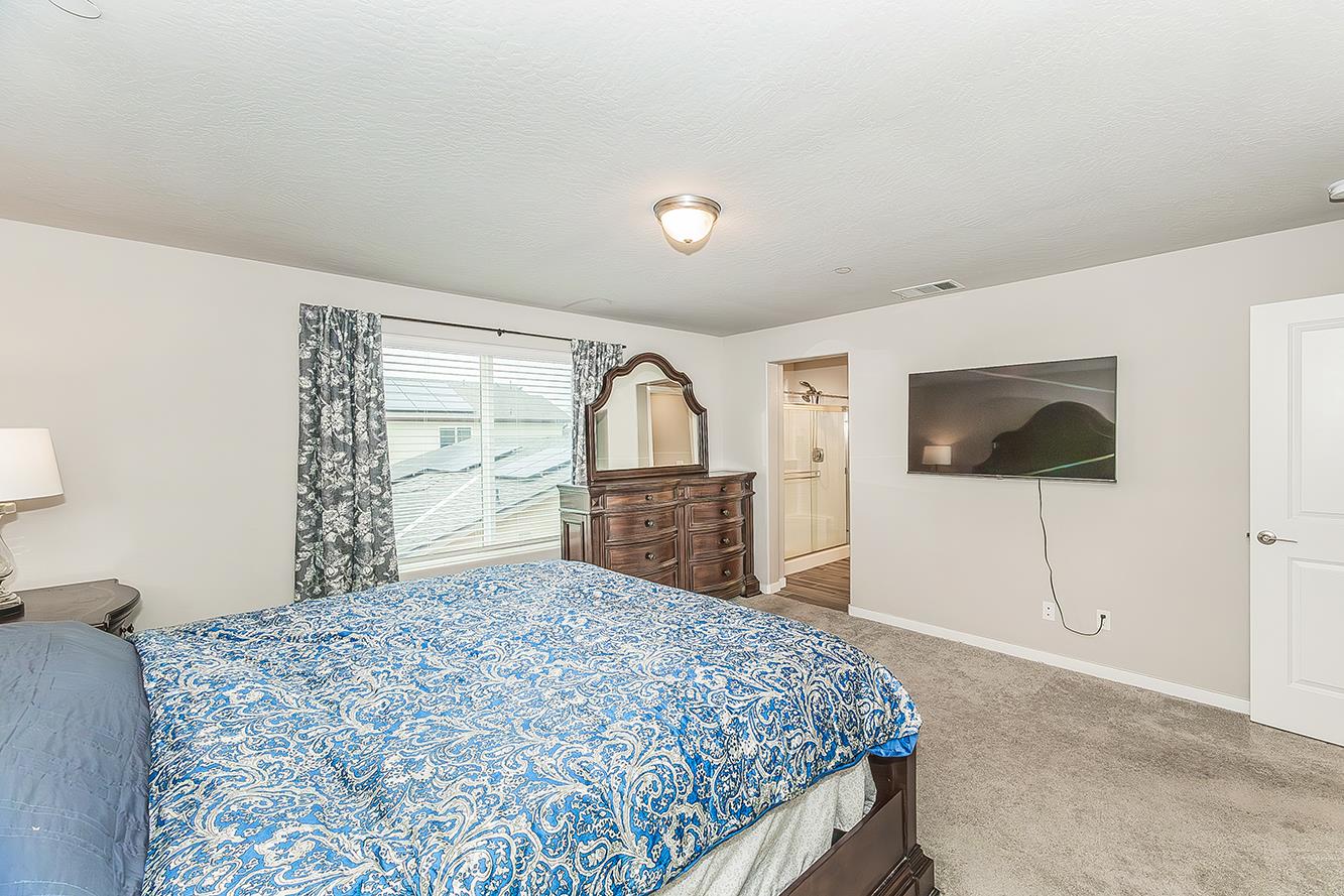 4085 N Sandrini Ave, Fresno, CA 93723