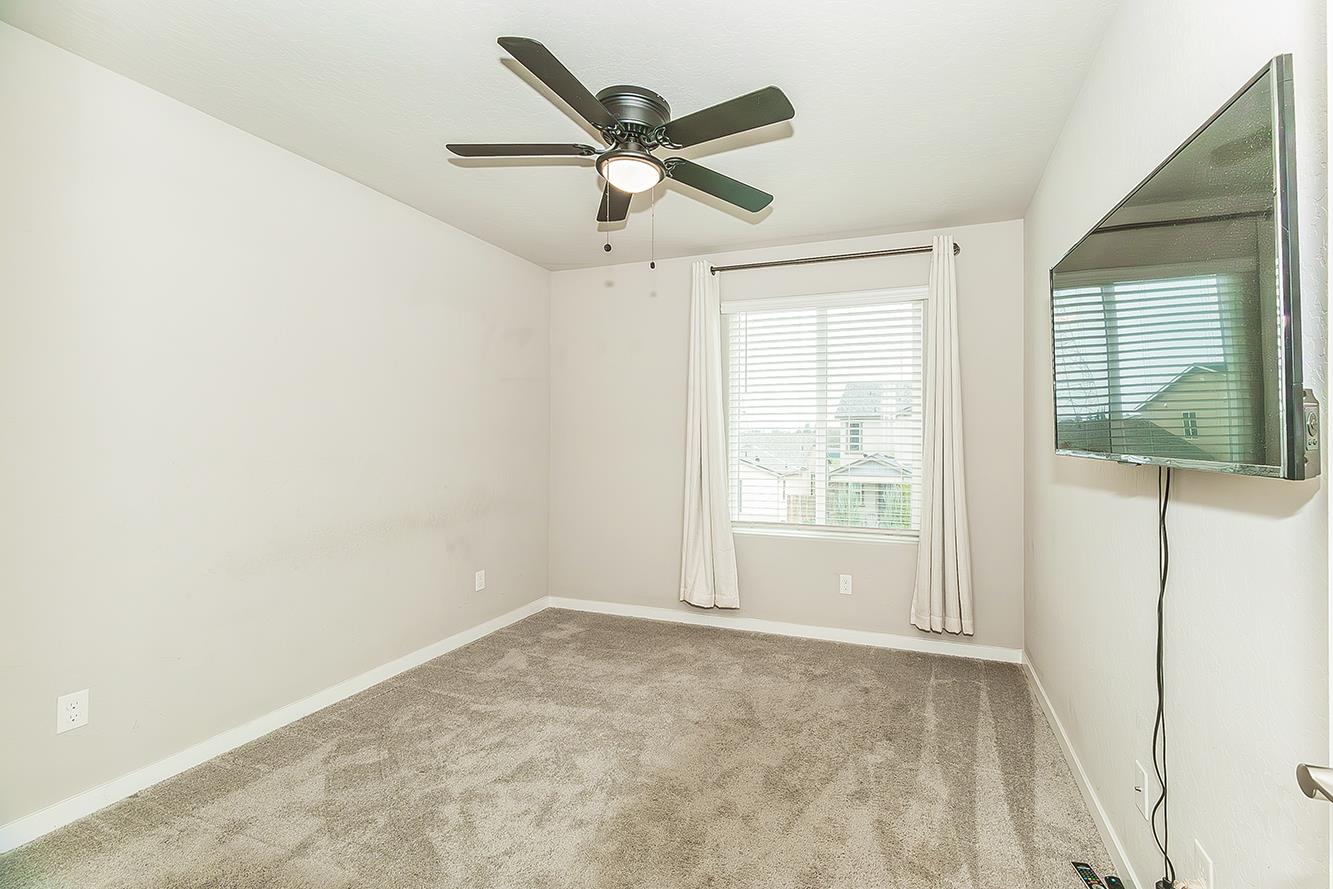 4085 N Sandrini Ave, Fresno, CA 93723