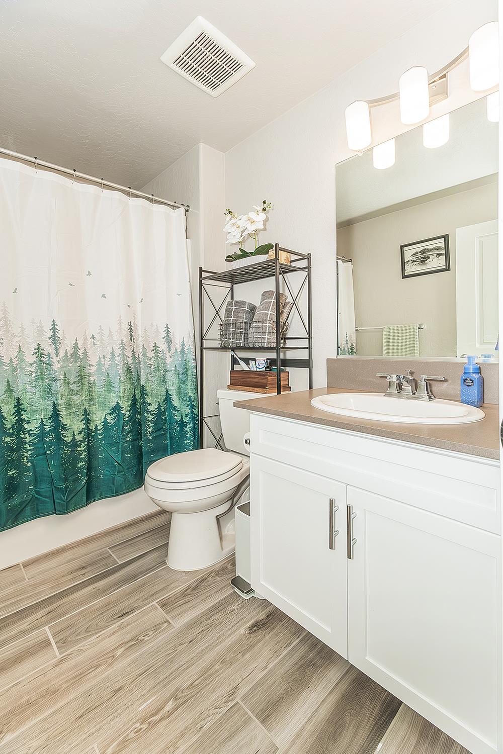 4085 N Sandrini Ave, Fresno, CA 93723