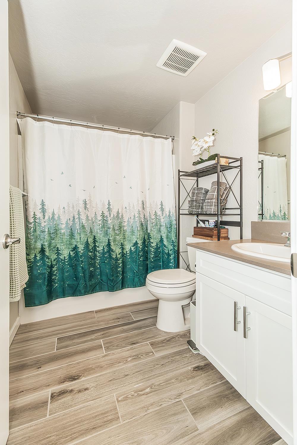 4085 N Sandrini Ave, Fresno, CA 93723